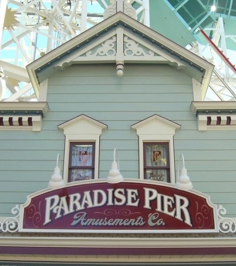 File:Pixar-pier-games.jpg
